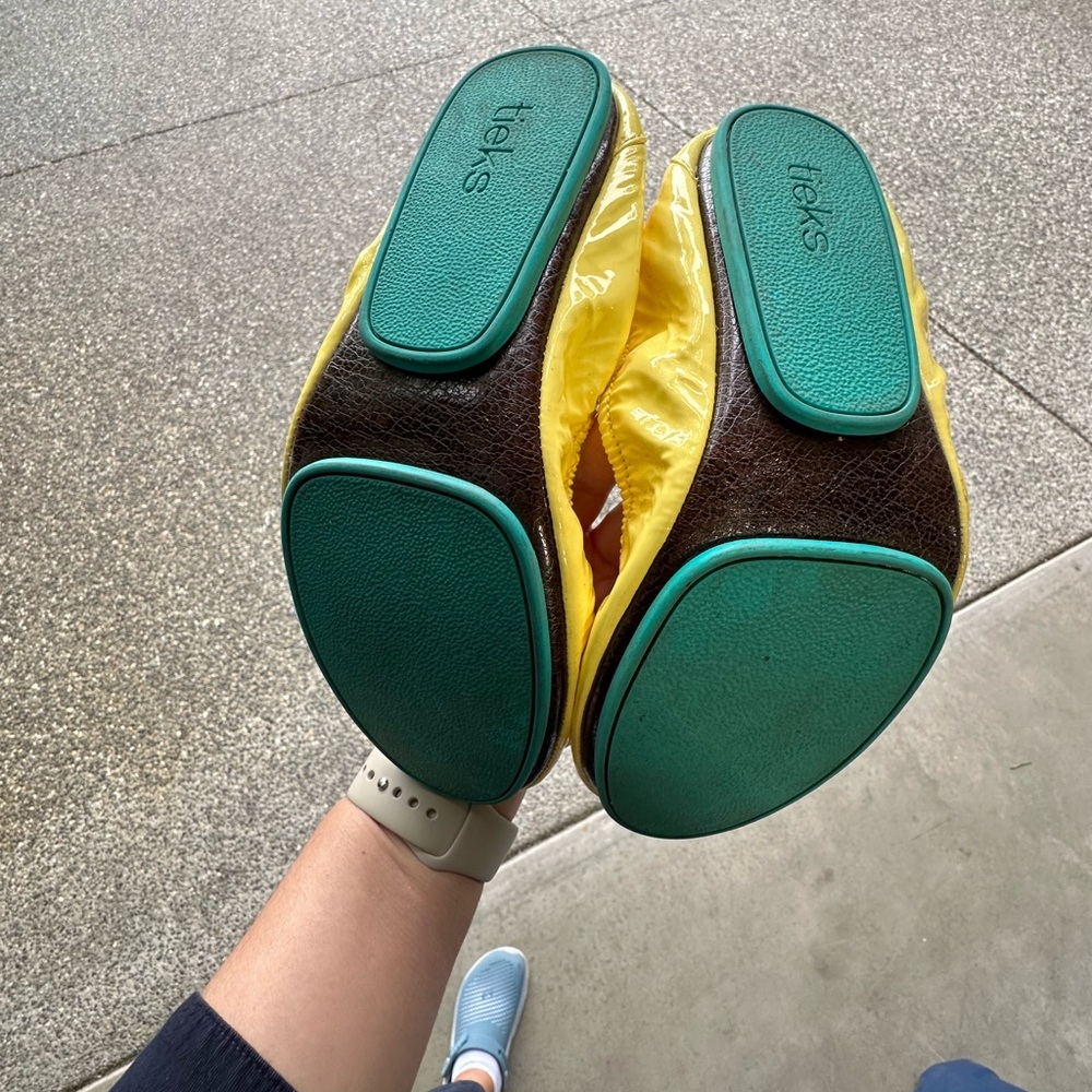 Tieks Yellow Lemon Patent Flats with teal bottom, size 7 - Picture 4 of 7